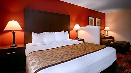 1 King Bed, Non-Smoking, Microwave And Refrigerator, Full Breakfast