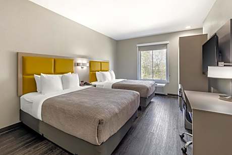 Queen Suite with Two Queen Beds and Sofa - Non Smoking