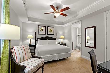 Top Floor 2BR Condo with Pool View & Private Rooftop Balcony