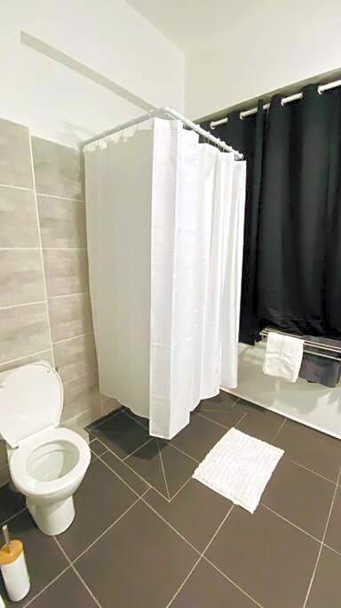 Urban Zen Appart Spacieux studio atypique avec bain a remous proche de tout