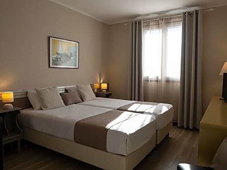 Double or Twin Room with Shower