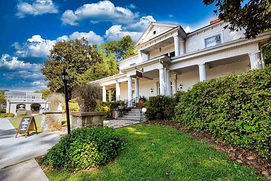 Veranda Historic Inn