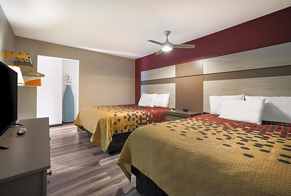Econo Lodge Inn & Suites Canandaigua - Fingers Lake Area