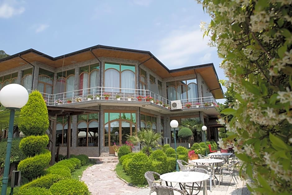 Photo 1 of 50 of Buna Park Hotel