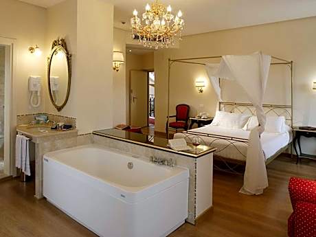 Suite with Hot Tub