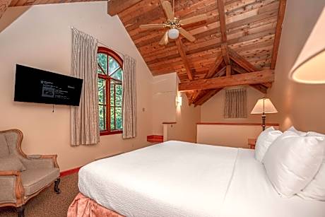 Garden View Executive Loft