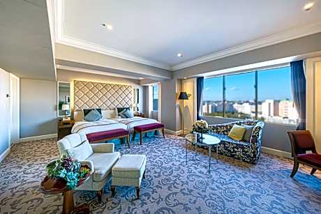 Senior Suite - Non-Smoking