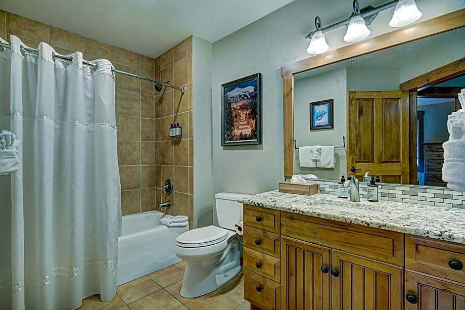 Mountain Thunder Lodge