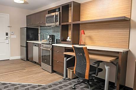 1 Bedroom Suite, 1 King, Sofa bed