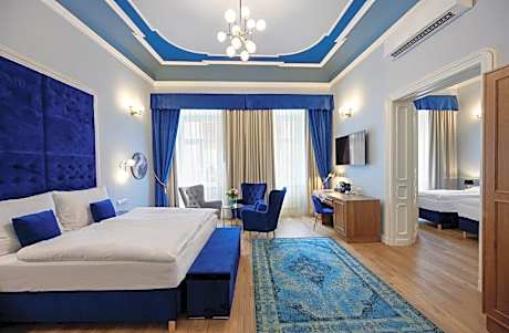 Family Suite with Street View