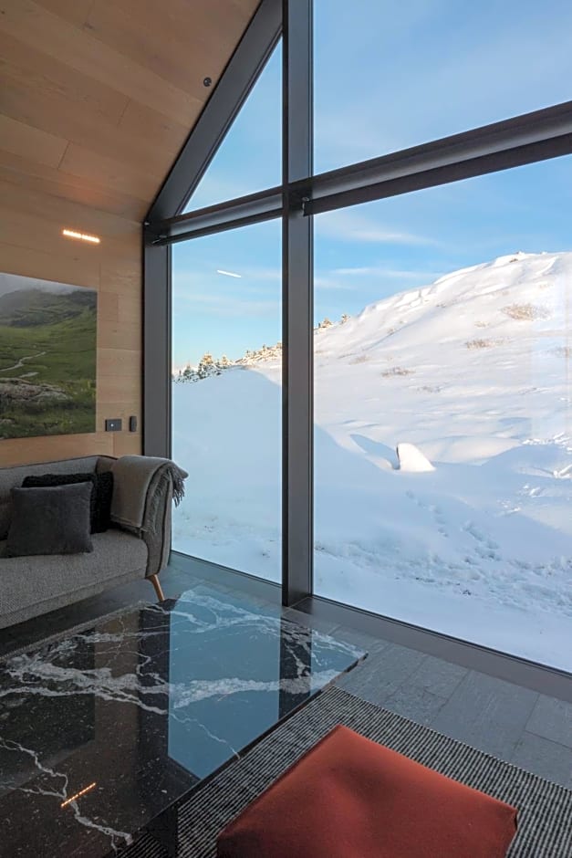 Iceland Lakeview Retreat