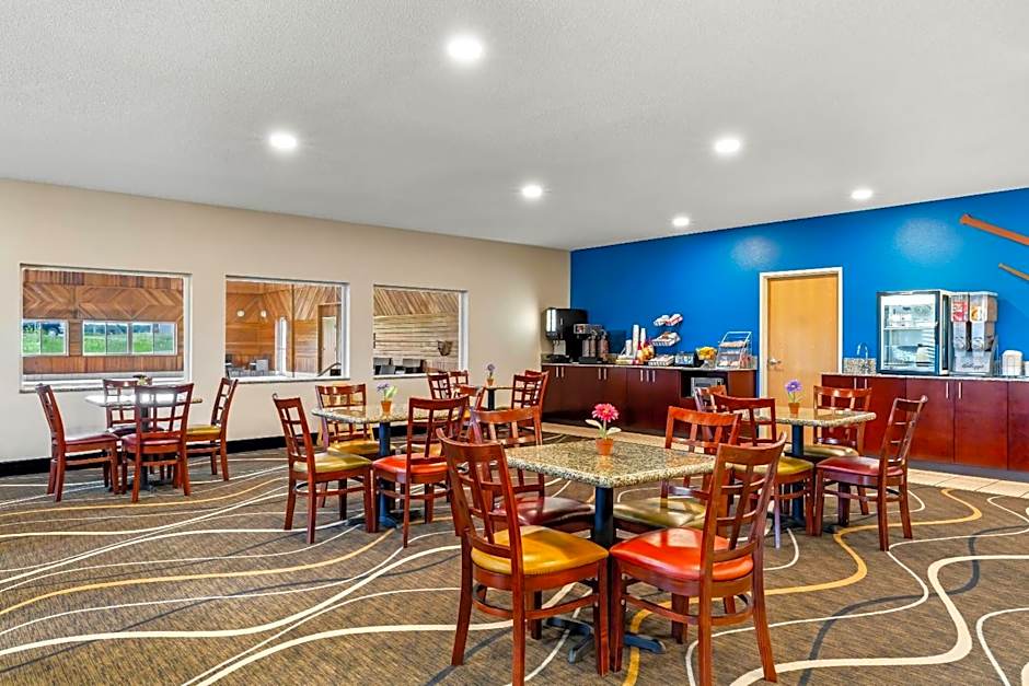 Super 8 by Wyndham Osseo WI