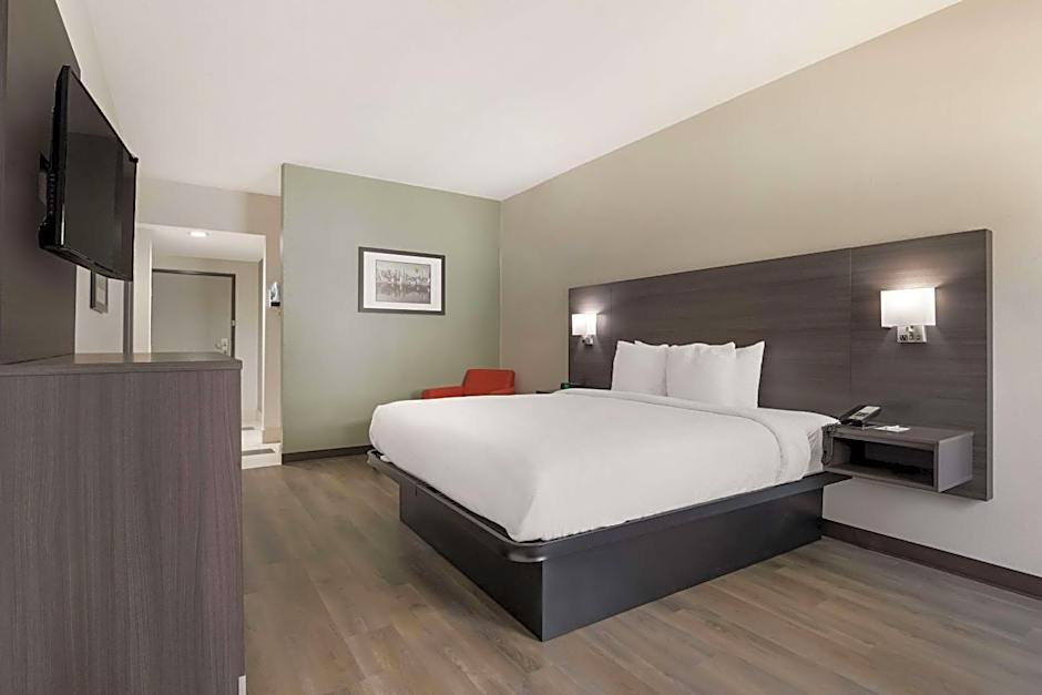 Quality Suites Tulsa I-44