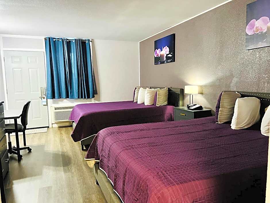 R Nite Star Inn and Suites -Home of the Cowboys & Rangers