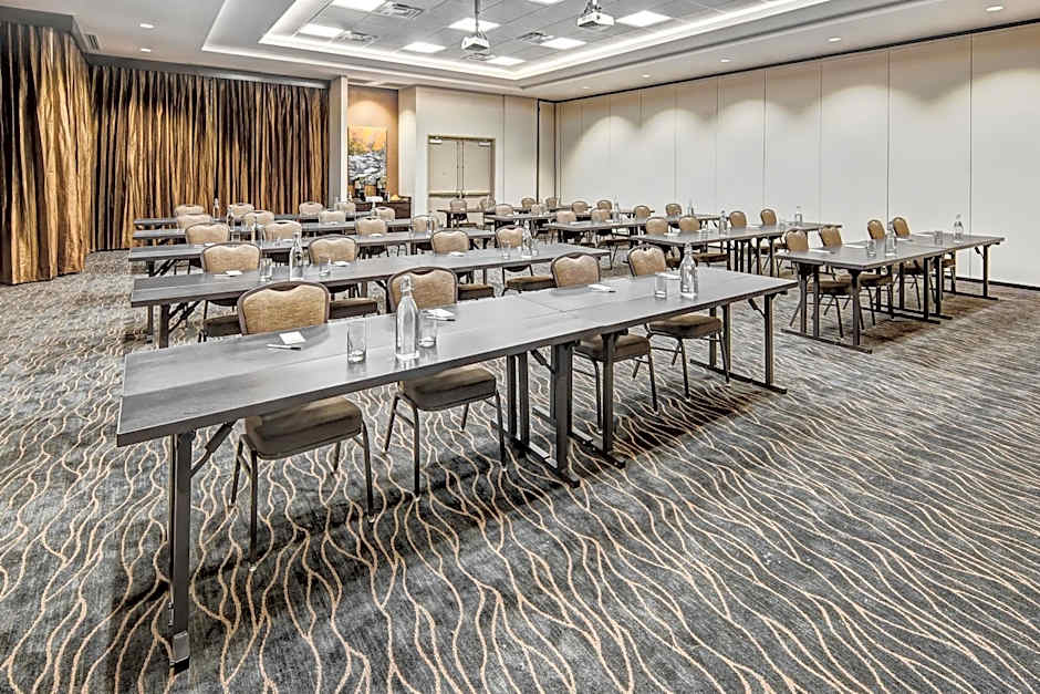 Black Fox Lodge Pigeon Forge, Tapestry Collection by Hilton