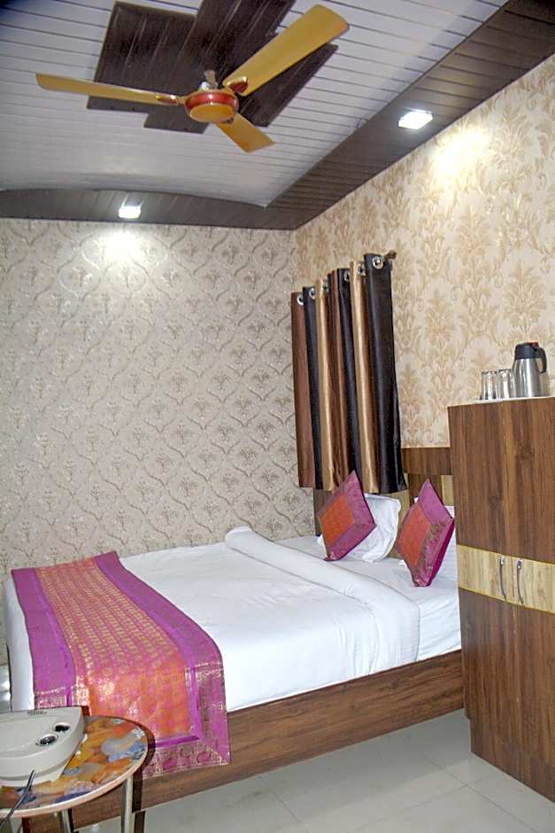 Hotel Chandra Inn by OYO Rooms – Varanasi, VA