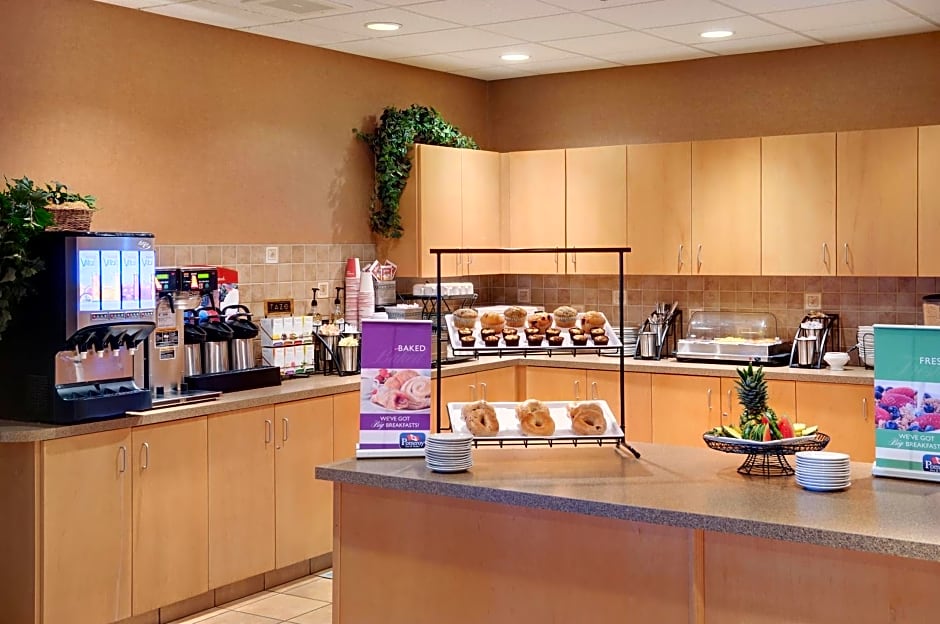 Pomeroy Inn & Suites Fort St. John