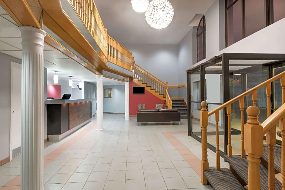 Super 8 by Wyndham Mt Hope Hamilton Intl Arpt ON