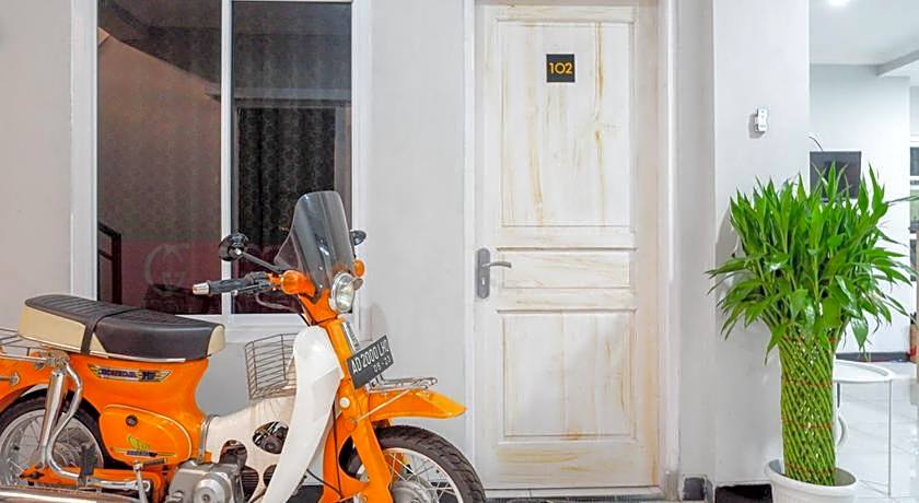 RedDoorz near Jalan Adi Sucipto Solo