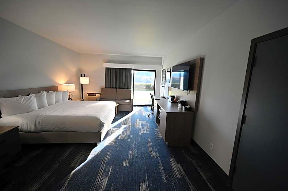 Edgewater Inn and Suites, an Ascend Collection Hotel