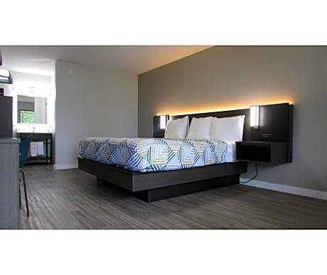 1 Queen Bed | Mobility Acc RI Shwr Ste Nsmk