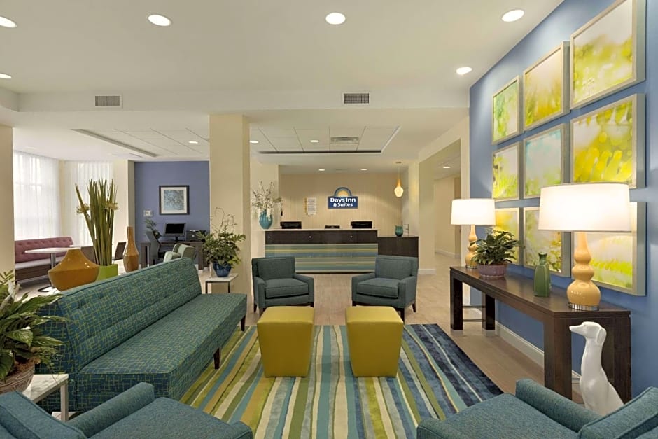 Days Inn & Suites by Wyndham Altoona