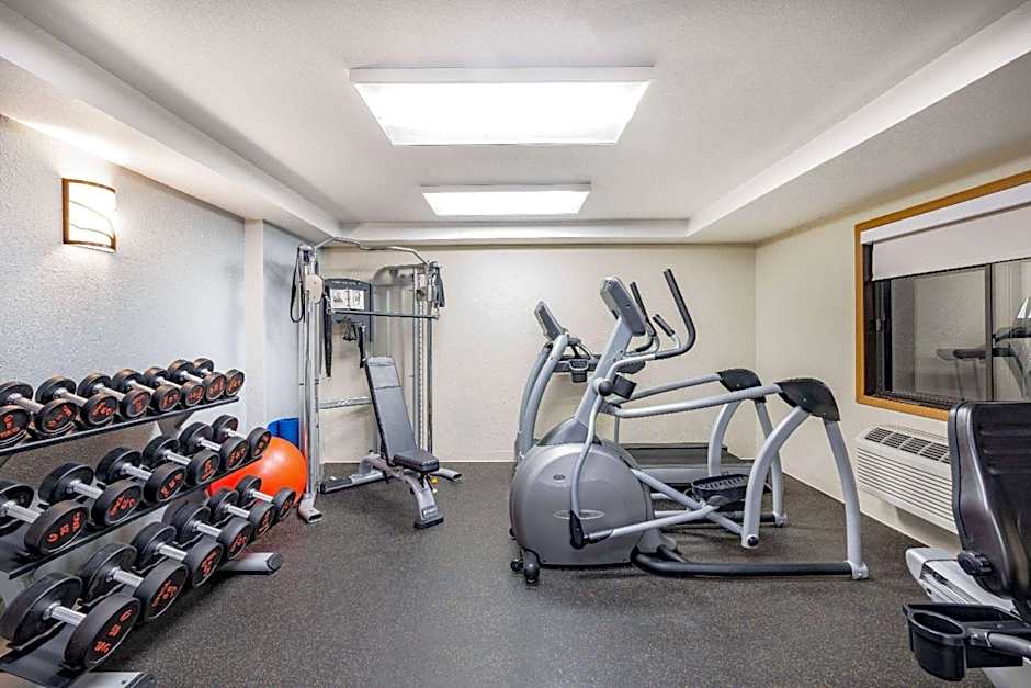 AmericInn by Wyndham Proctor Duluth Black Woods Conv Ctr