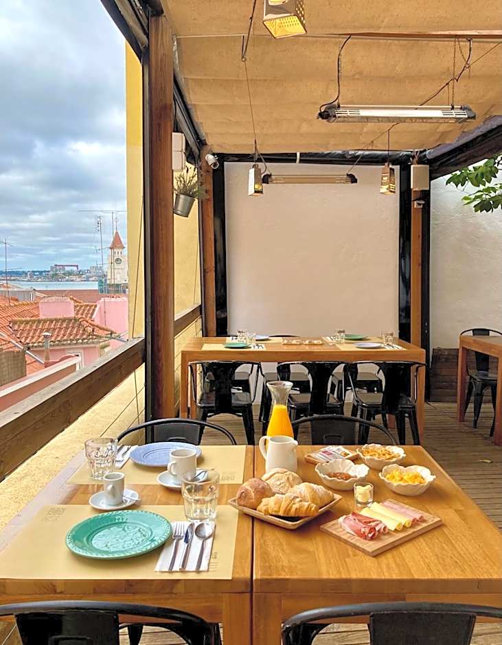 Santa Bica Eat Drink & Sleep