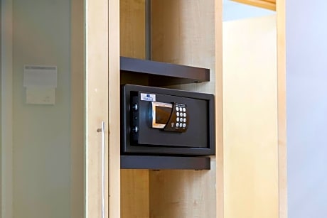 Standard Queen Room - Disability Access