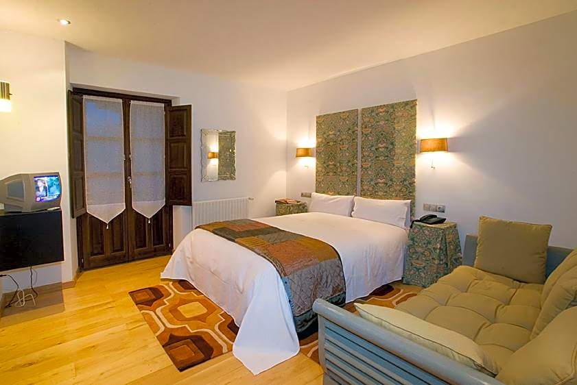 Hotel y apartamentos rurales L'Anceo