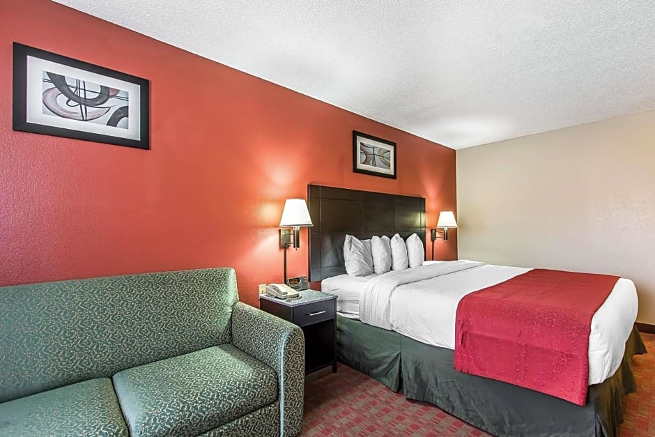 Quality Inn & Suites La Vergne