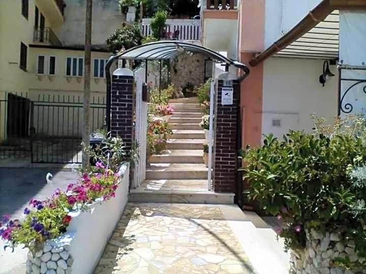 La Scogliera Bed & Breakfast