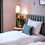Hotel H12
