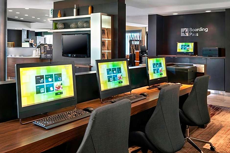 Courtyard by Marriott Newark Liberty International Airport