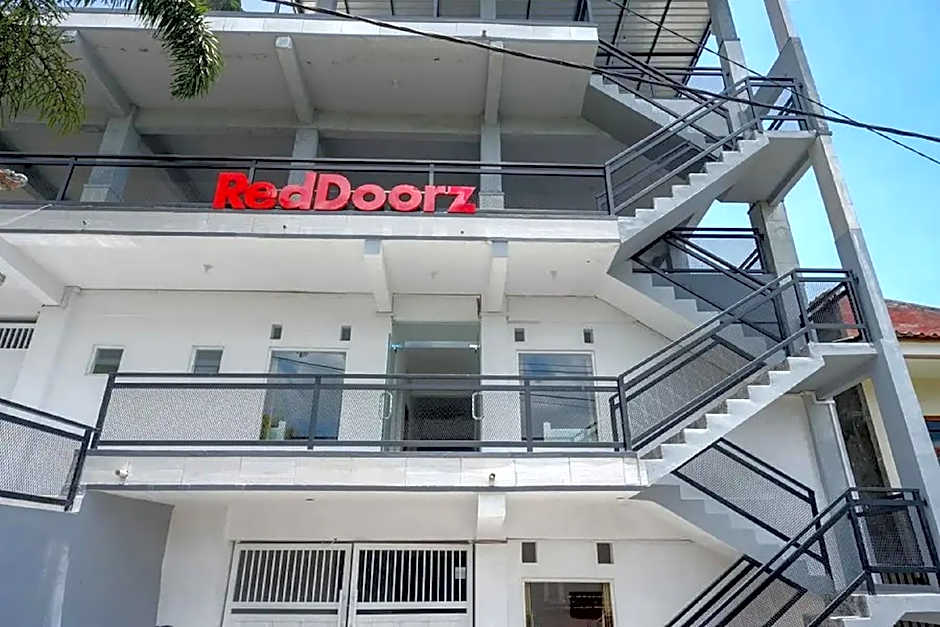 RedDoorz Plus near Taman Rekreasi Selecta 2