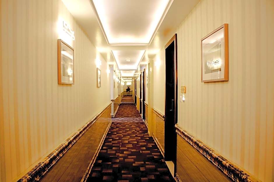 Pinnacle by Click Hotels, Lucknow