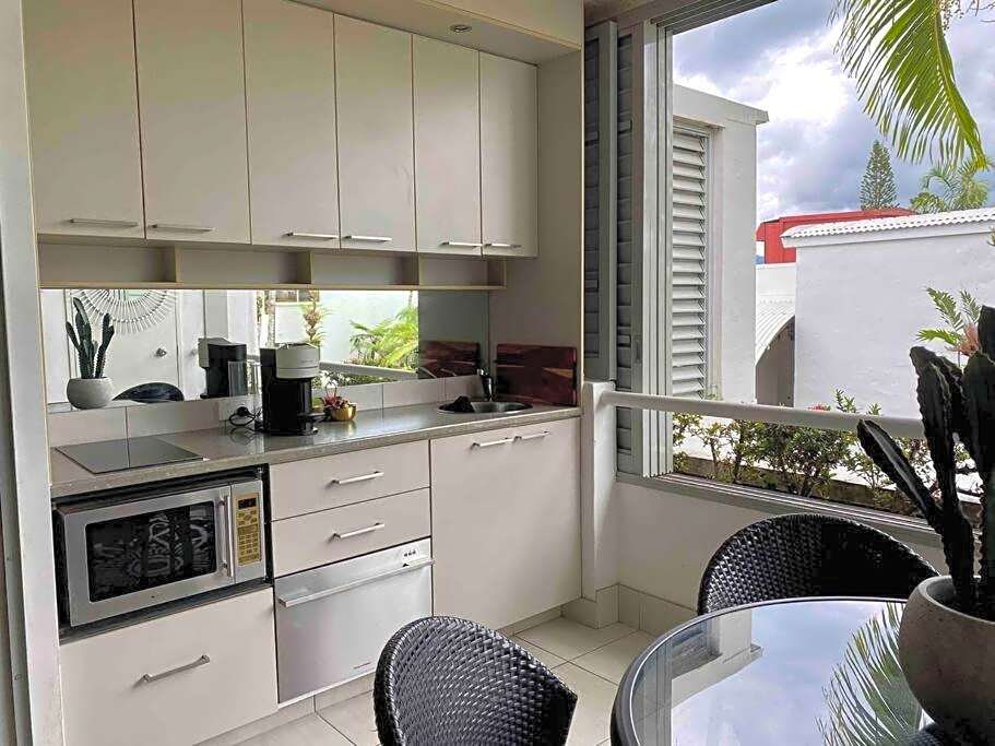 WanderLust - Little Slice of Heaven on Macrossan Str