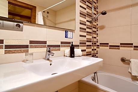 JUNIOR SUITE 1 ADULT + 2 CHILDREN