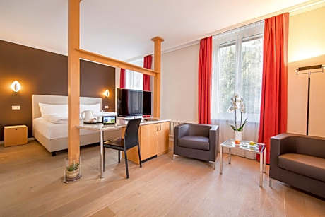 Double Room Deluxe - Garden View with A/C