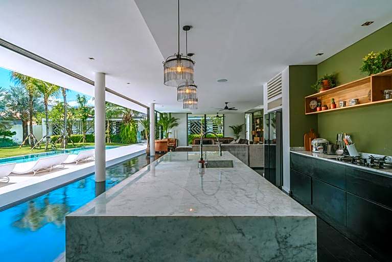 Villa Bull House: Amazing 6 Bedrooms Contemporary Villa in Seminyak