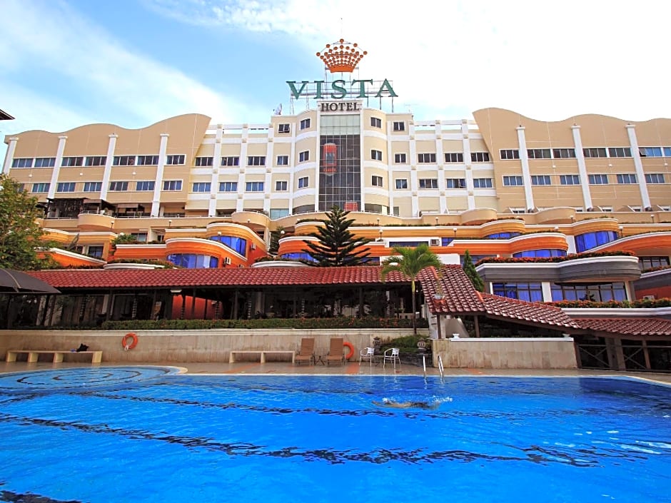 Crown Vista Batam Hotel