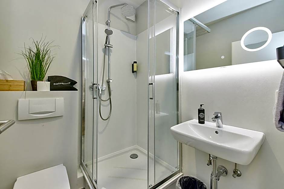 Moselhotel Weinhaus Simon `Sauna`Restaurant`ELadesäule