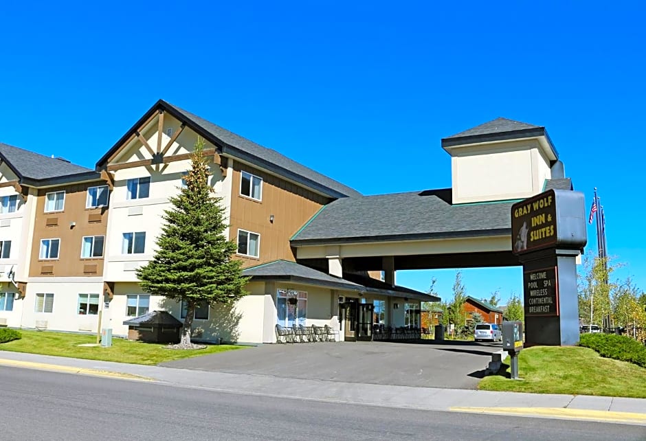 Gray Wolf Inn & Suites