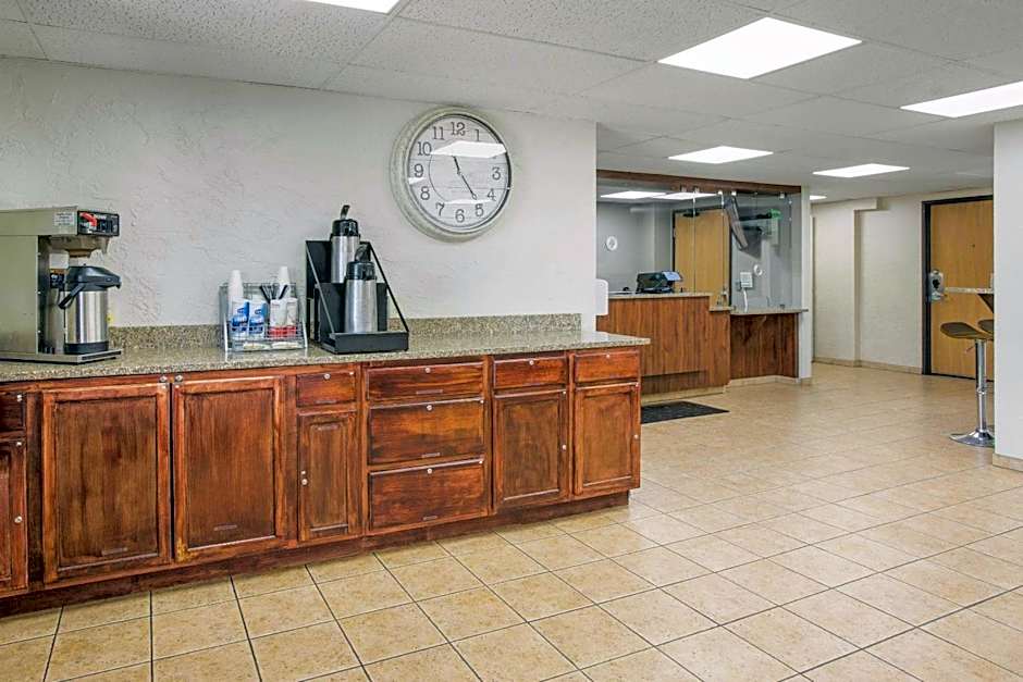 Rodeway Inn & Suites Grand Rapids Southeast