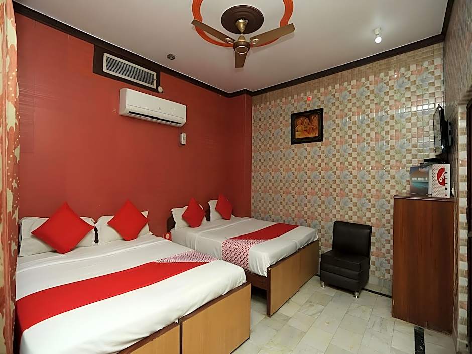 Hotel Rashmi                                                        