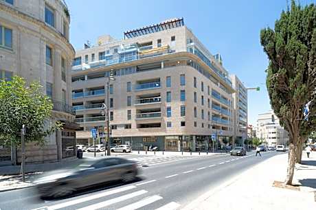 Three-Bedroom Deluxe Apartment