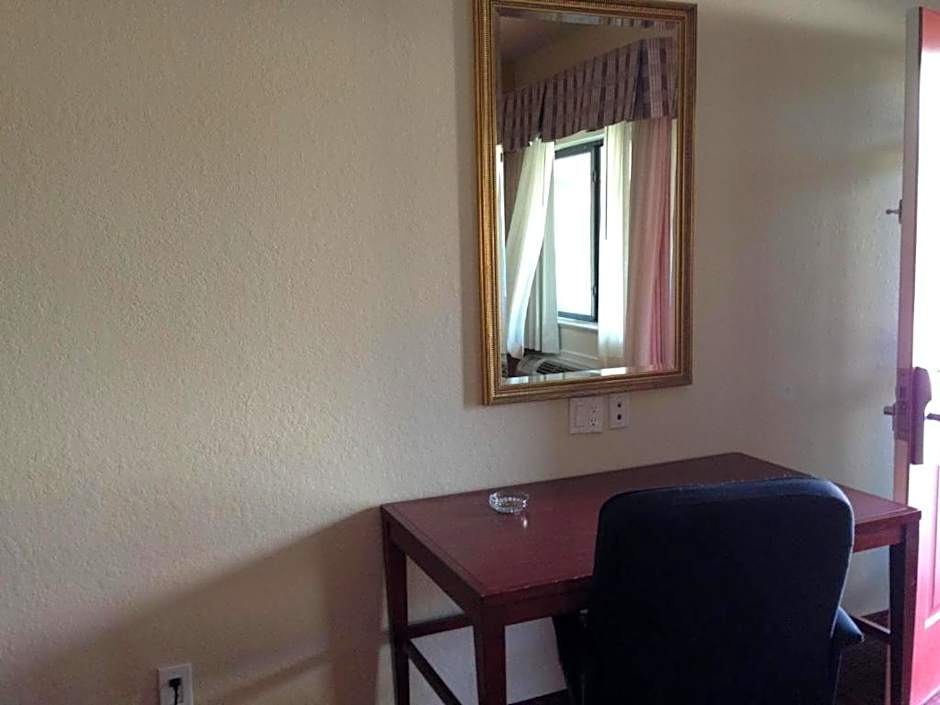 Scottish Inn & Suites