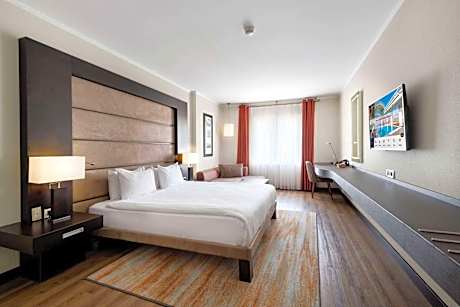 King Bed Superior Room (NON SMOKING)