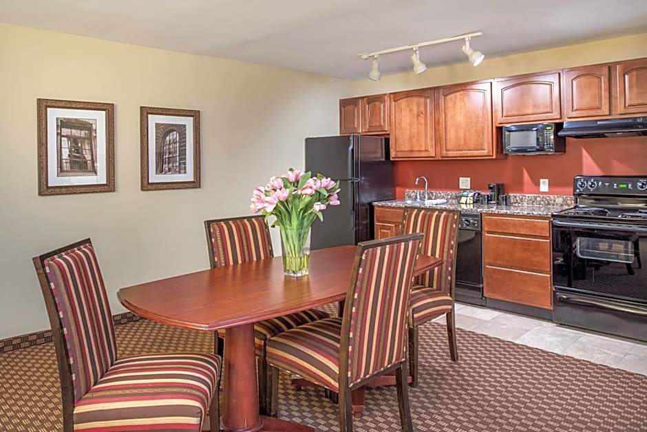 Clarion Collection Arlington Court Suites Hotel