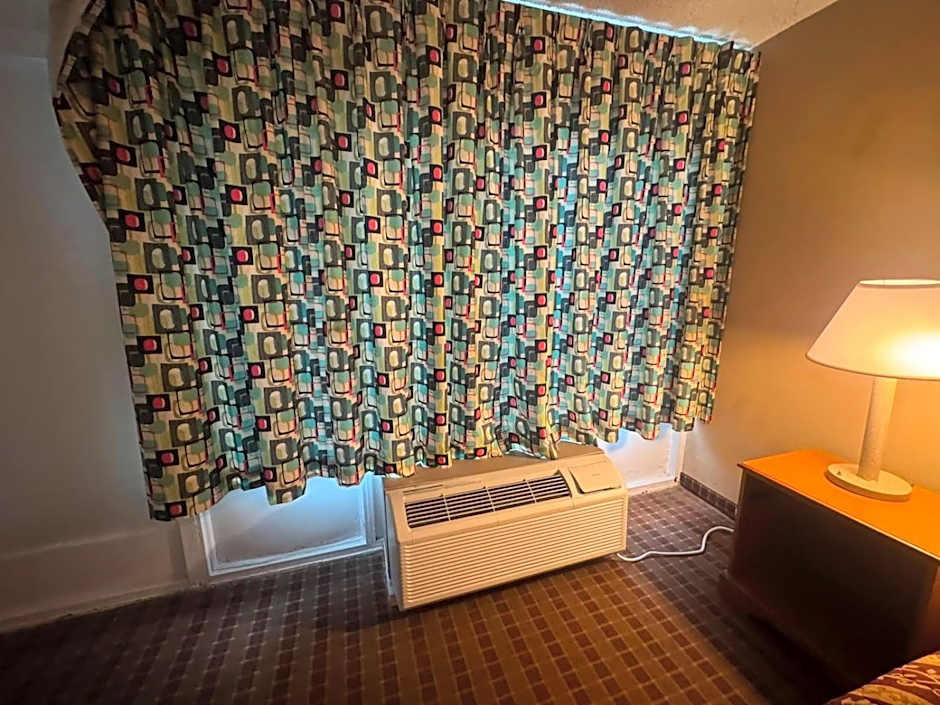 Express Inn & Suites
